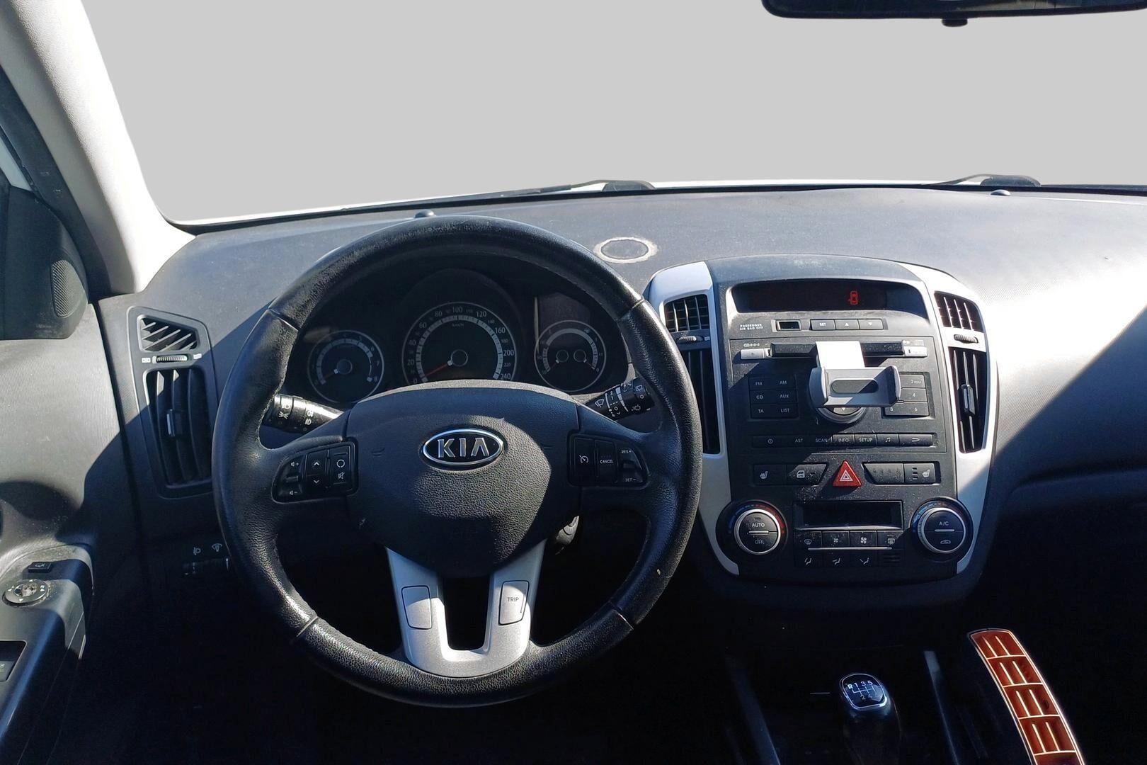 Kia cee'd iso kuva 2