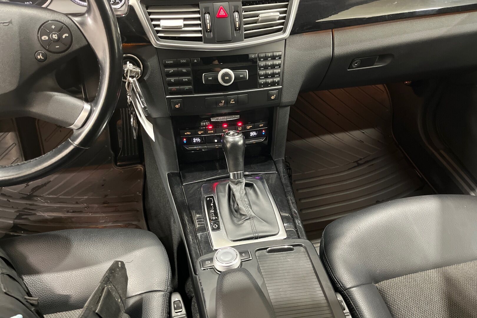 Mercedes-Benz E iso kuva 6