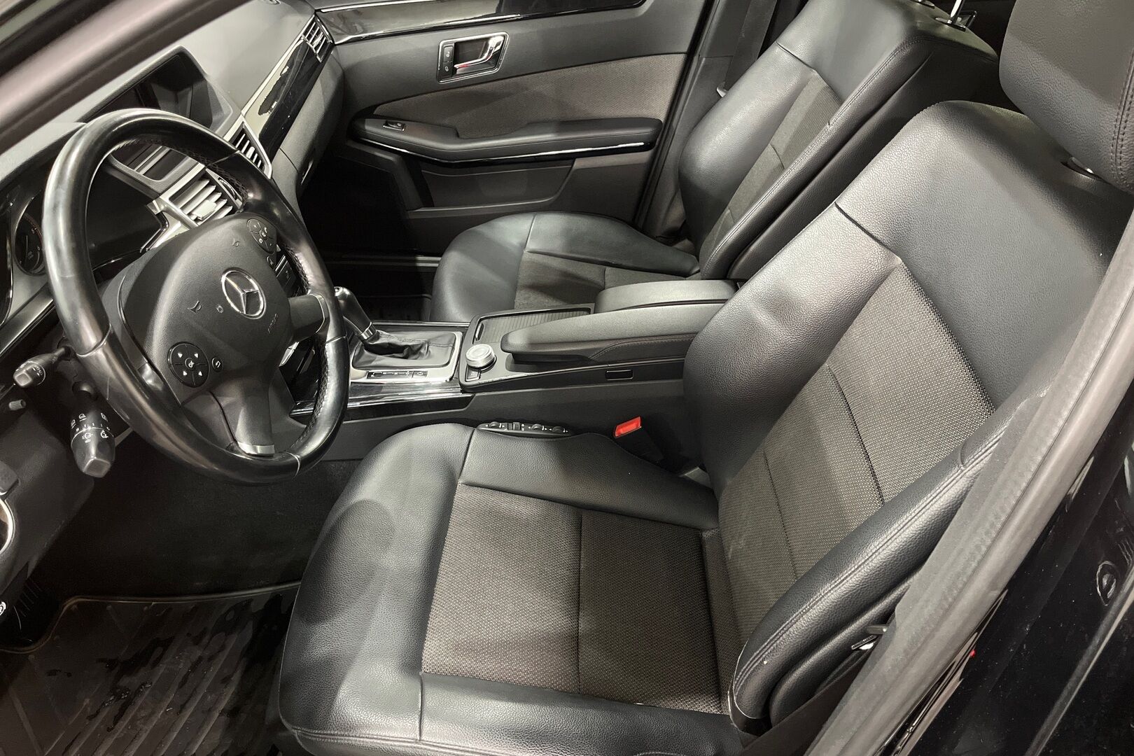 Mercedes-Benz E iso kuva 4