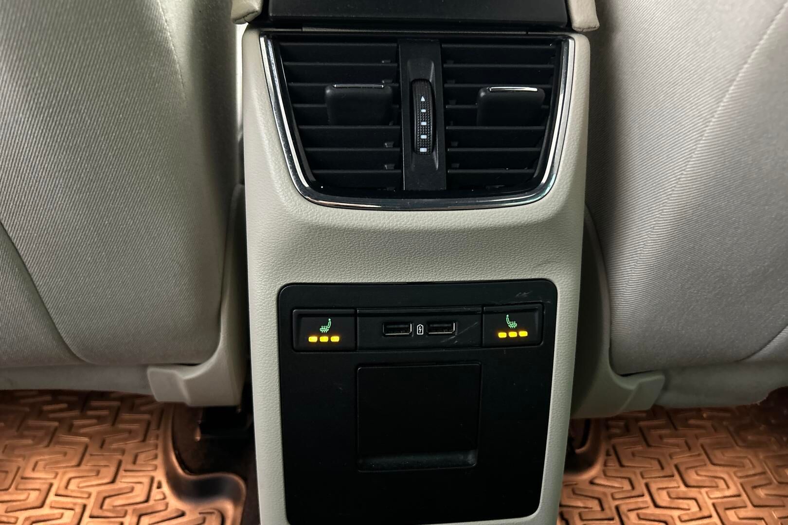 Skoda Octavia iso kuva 30