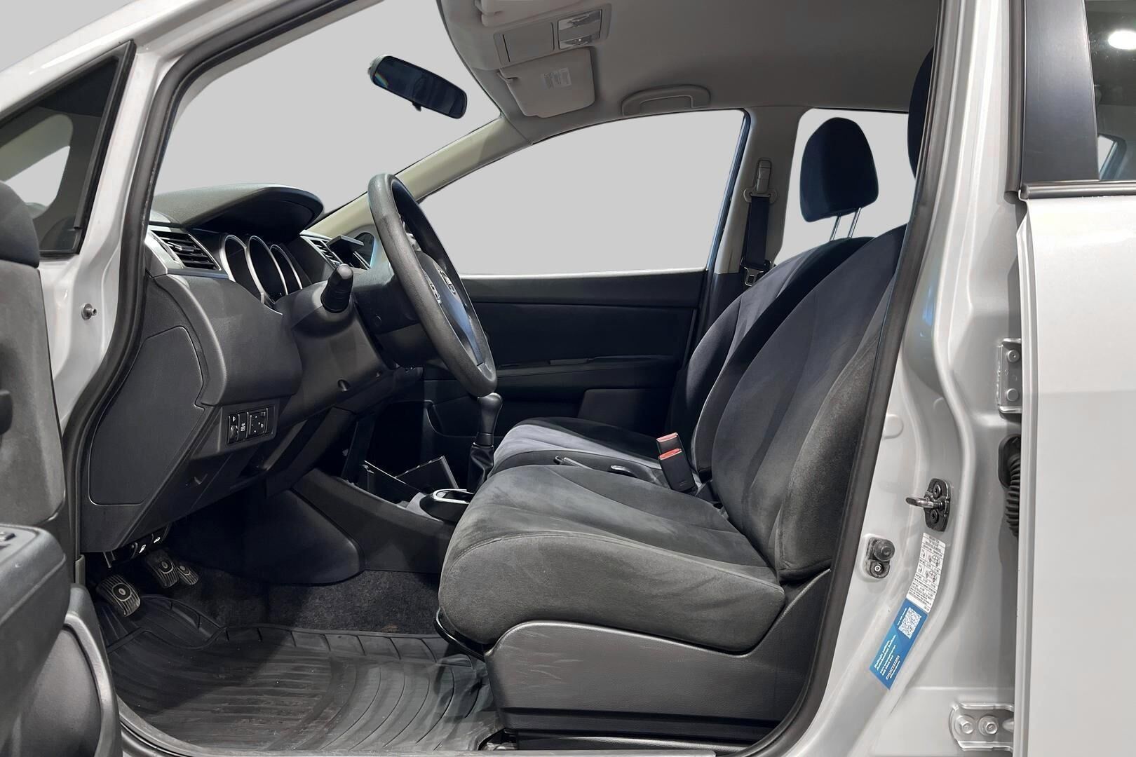 Nissan Tiida iso kuva 8