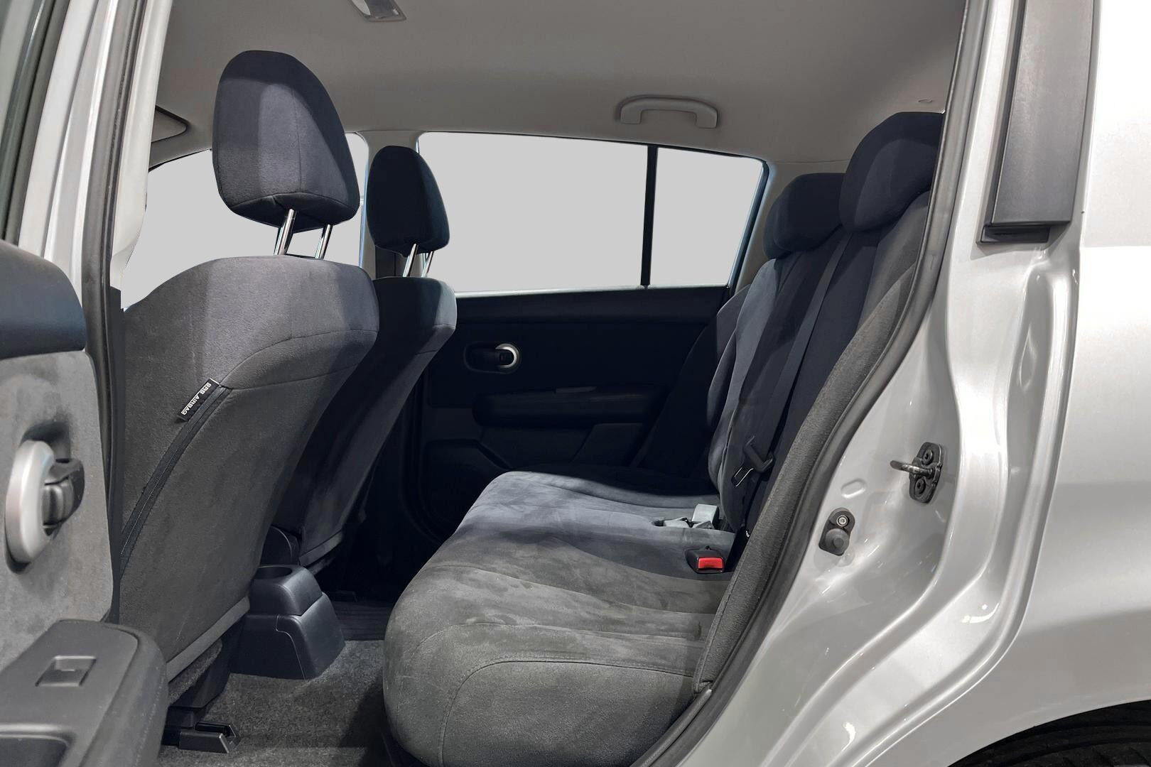 Nissan Tiida iso kuva 9