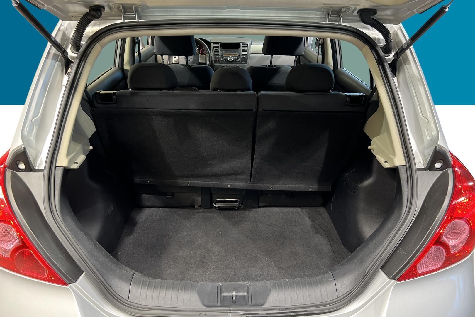Nissan Tiida iso kuva 11