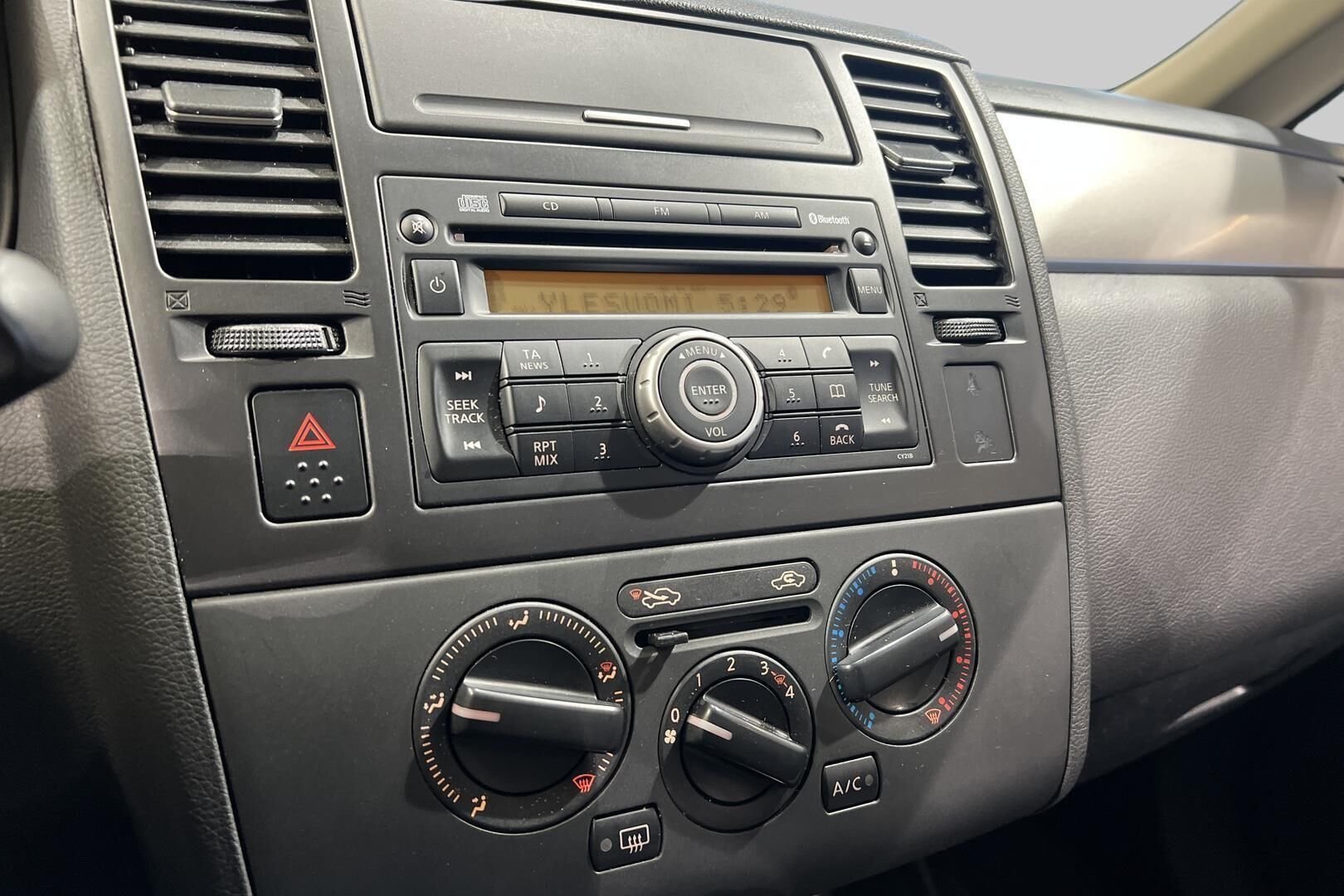 Nissan Tiida iso kuva 21
