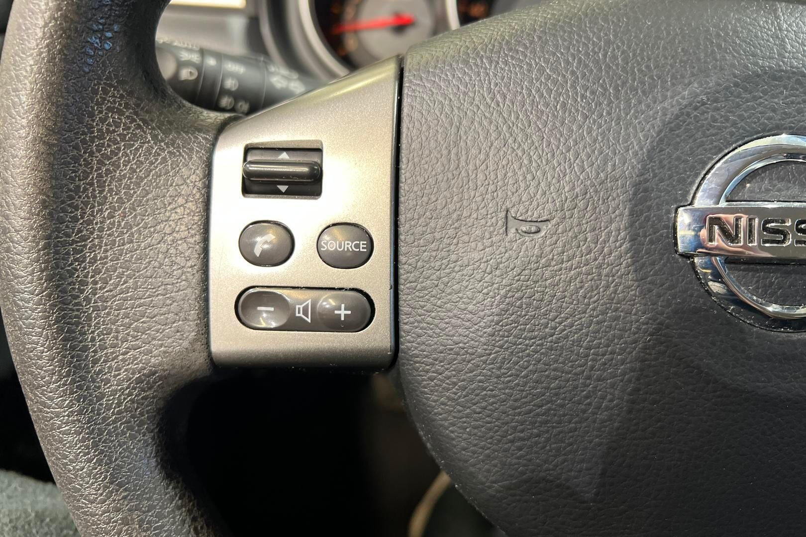 Nissan Tiida iso kuva 15