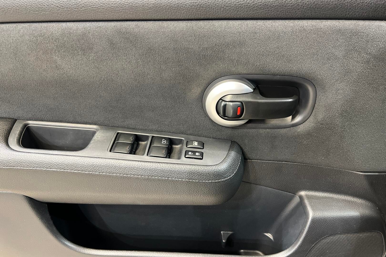 Nissan Tiida iso kuva 17