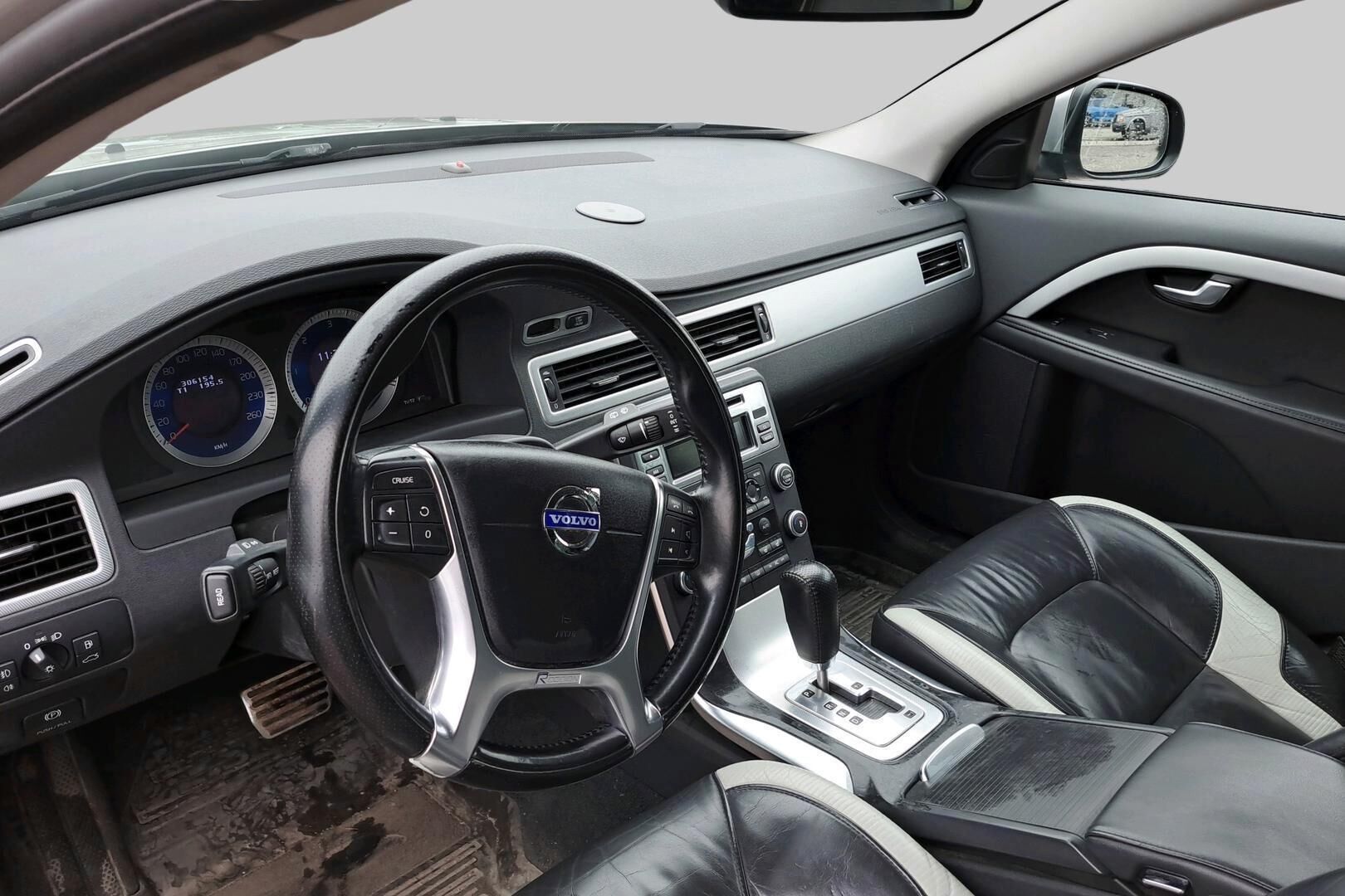 Volvo V70 iso kuva 10