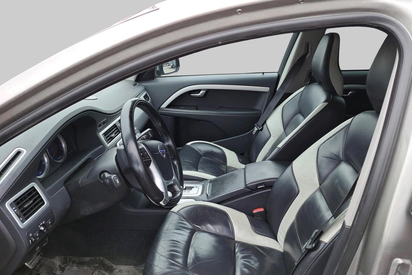 Volvo V70 iso kuva 8