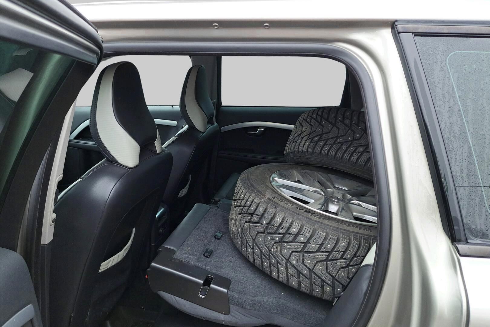 Volvo V70 iso kuva 9