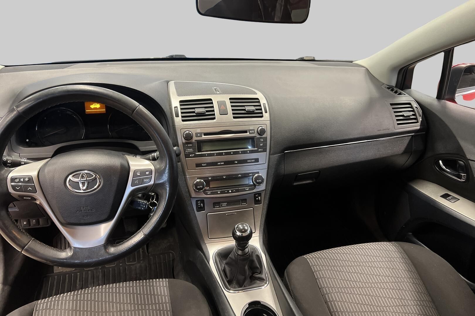 Toyota Avensis iso kuva 10