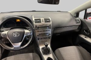 Toyota Avensis esikatselu 10