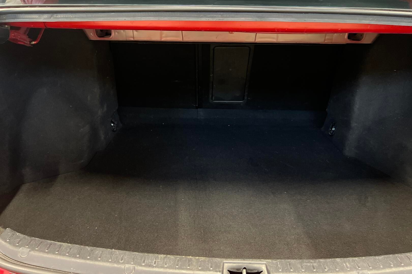 Toyota Avensis iso kuva 11