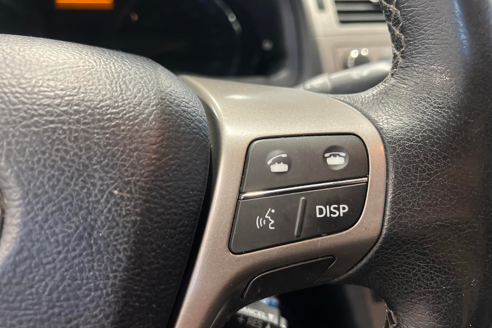 Toyota Avensis iso kuva 17