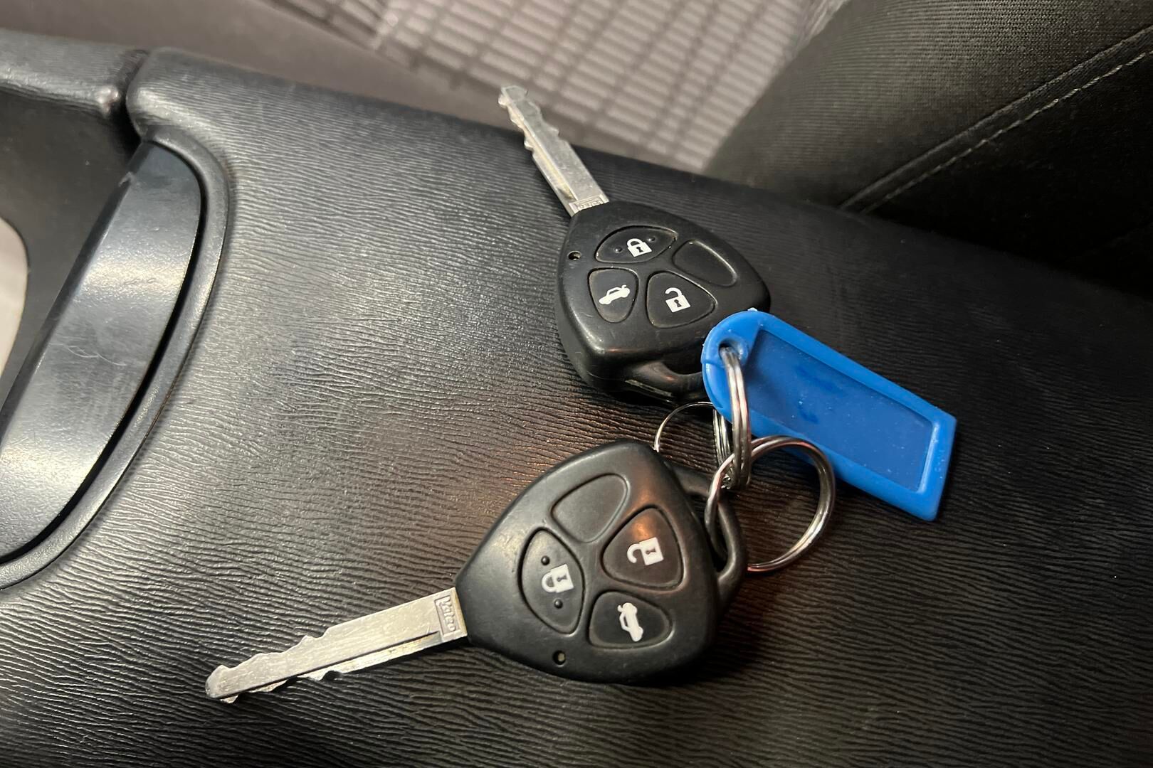 Toyota Avensis iso kuva 22