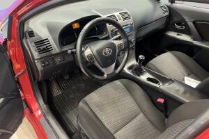 Toyota Avensis esikatselu 8