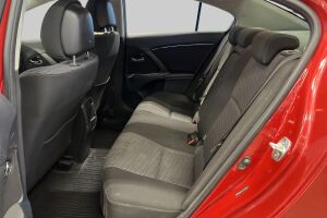 Toyota Avensis esikatselu 9