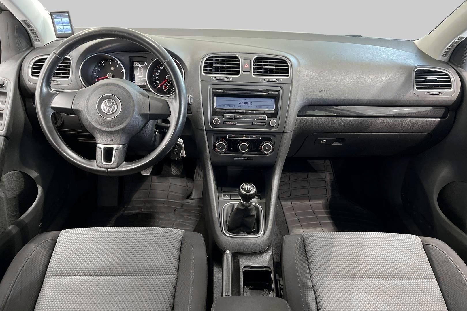 Volkswagen Golf iso kuva 10