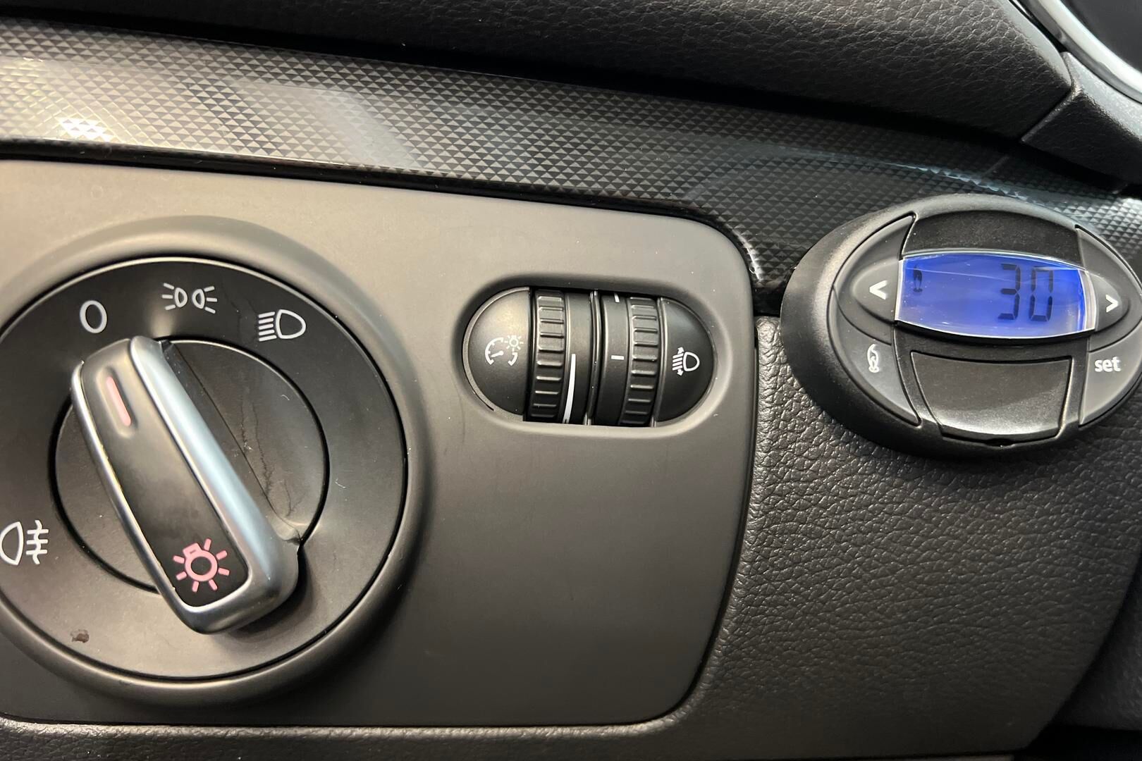 Volkswagen Golf iso kuva 18