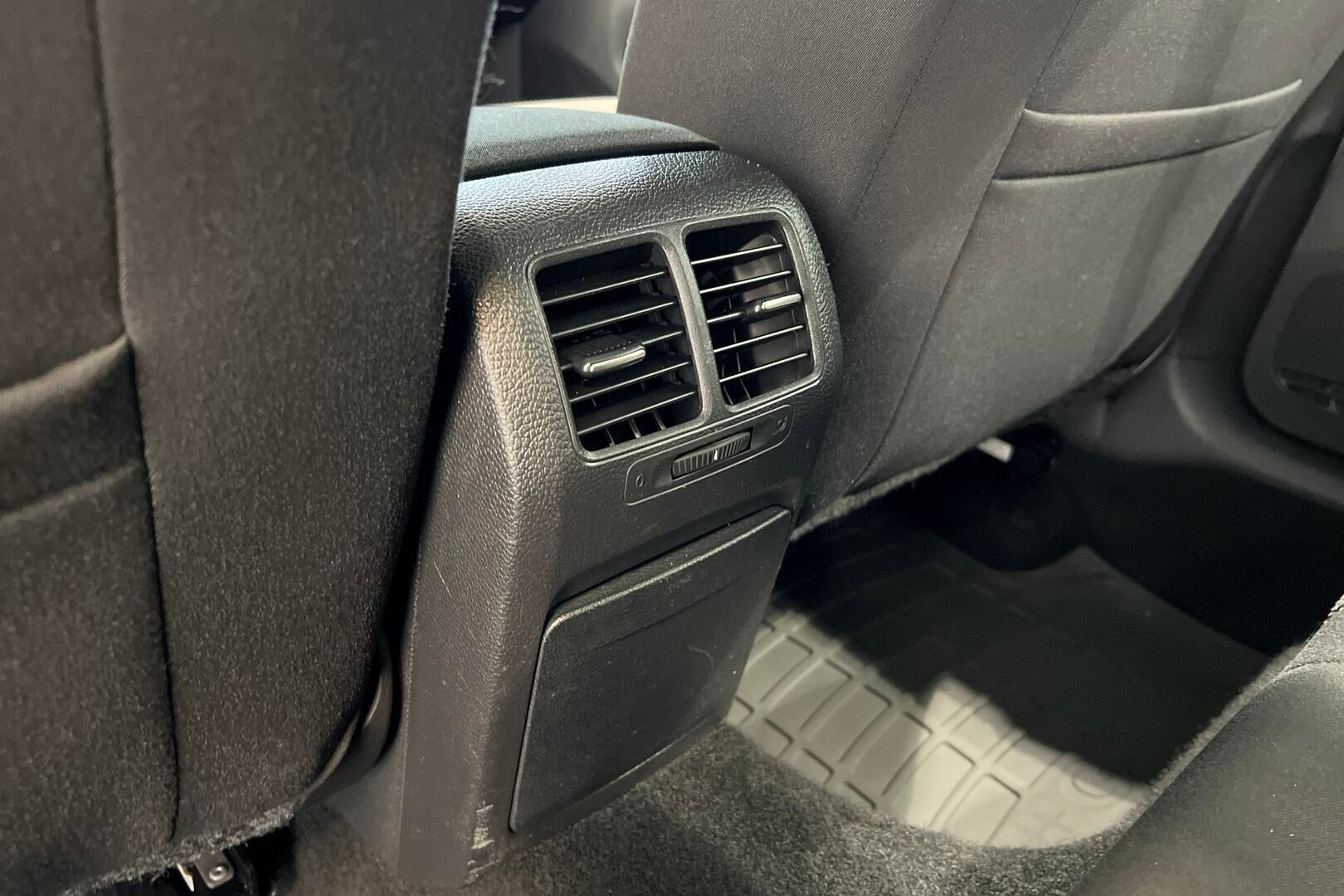 Volkswagen Golf iso kuva 22