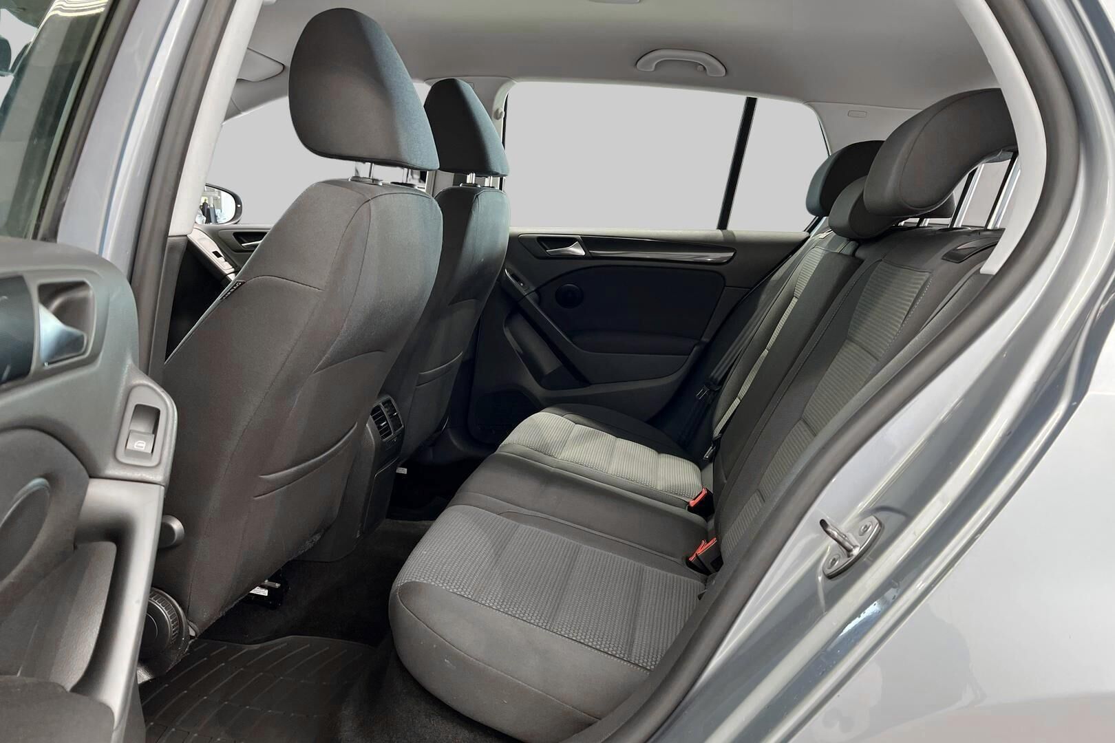 Volkswagen Golf iso kuva 9