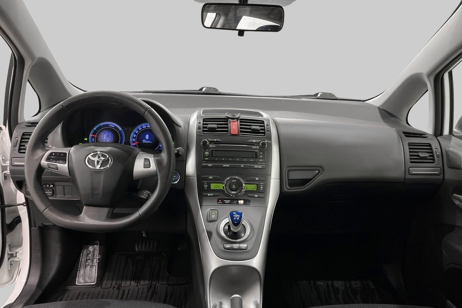 Toyota Auris iso kuva 11