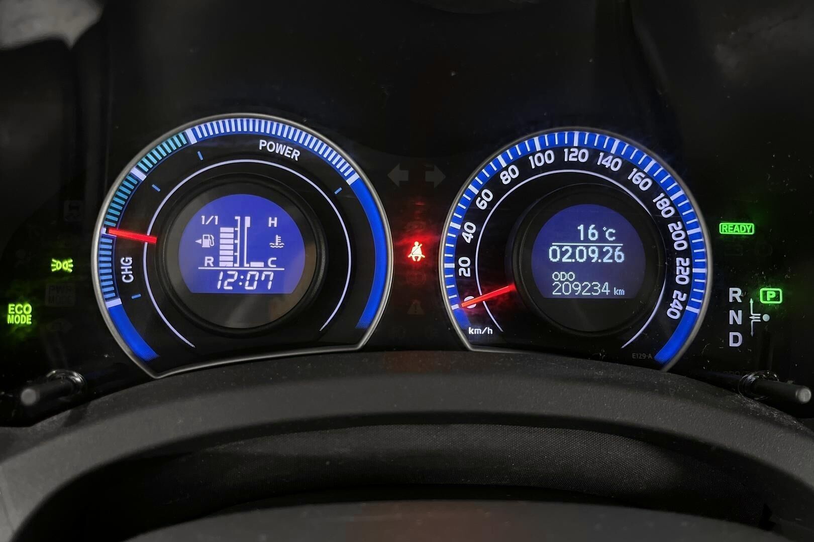 Toyota Auris iso kuva 15