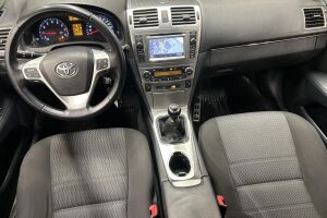 Toyota Avensis esikatselu 7