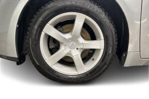 Toyota Avensis esikatselu 9