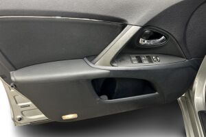 Toyota Avensis esikatselu 20