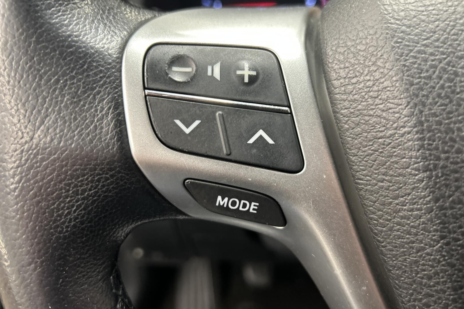 Toyota Avensis iso kuva 21