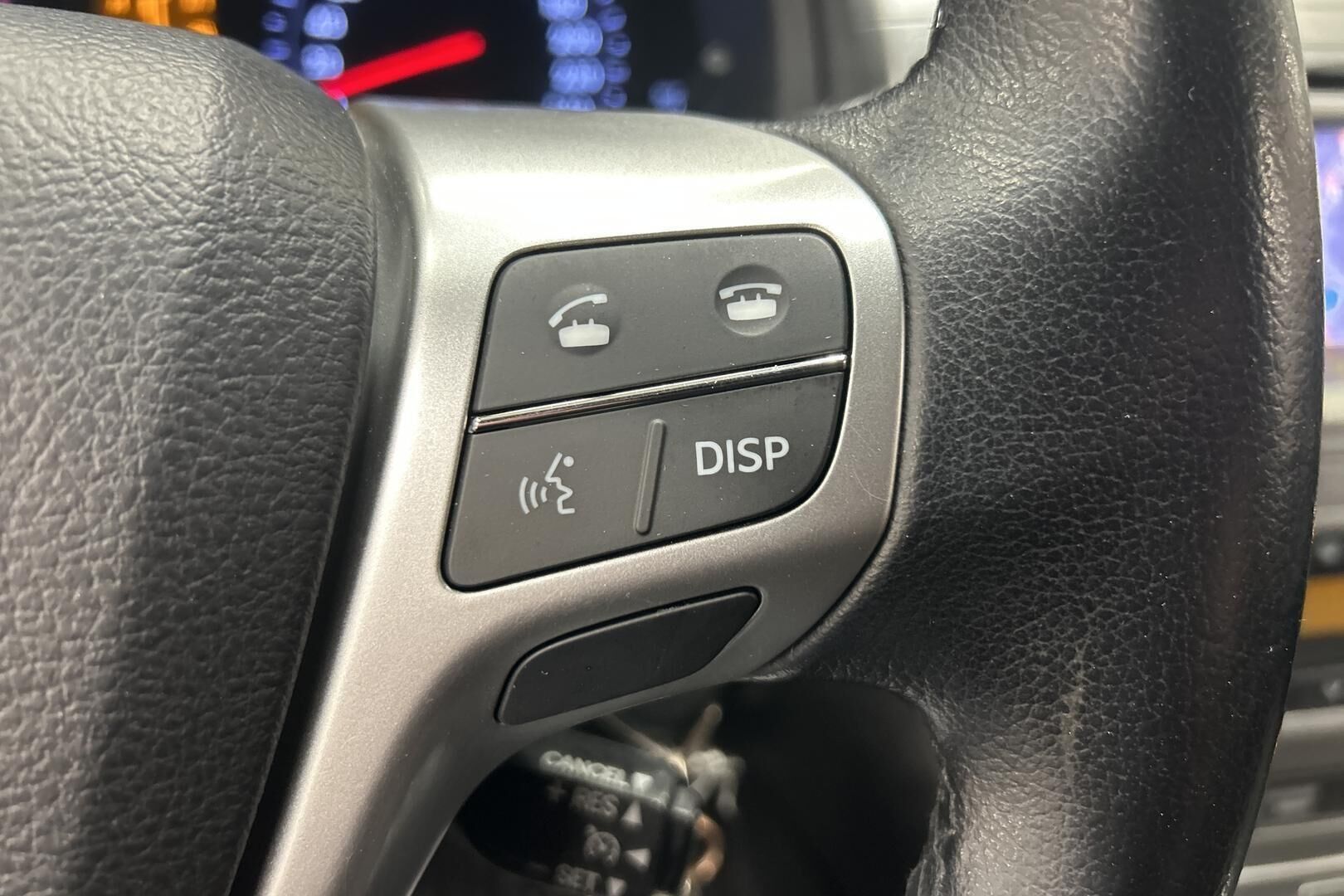 Toyota Avensis iso kuva 10