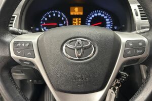 Toyota Avensis esikatselu 12