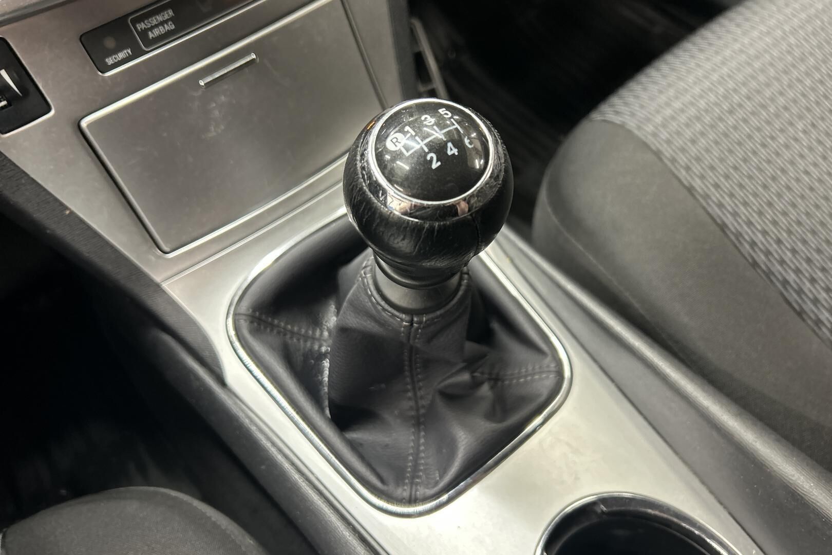 Toyota Avensis iso kuva 22