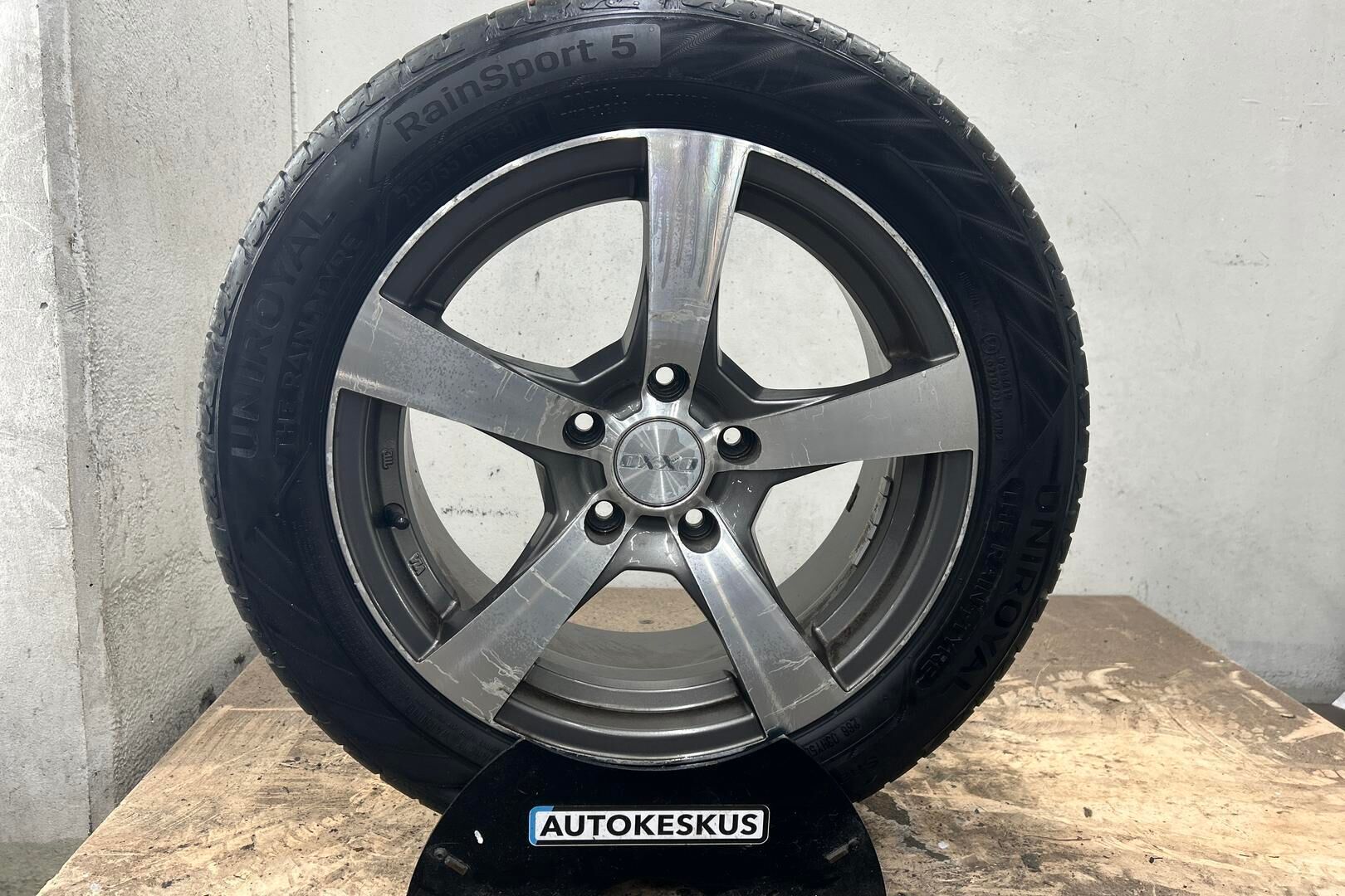 Toyota Avensis iso kuva 15