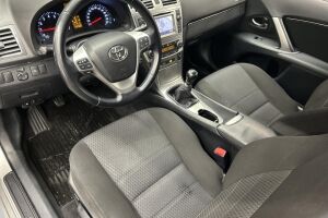 Toyota Avensis esikatselu 19