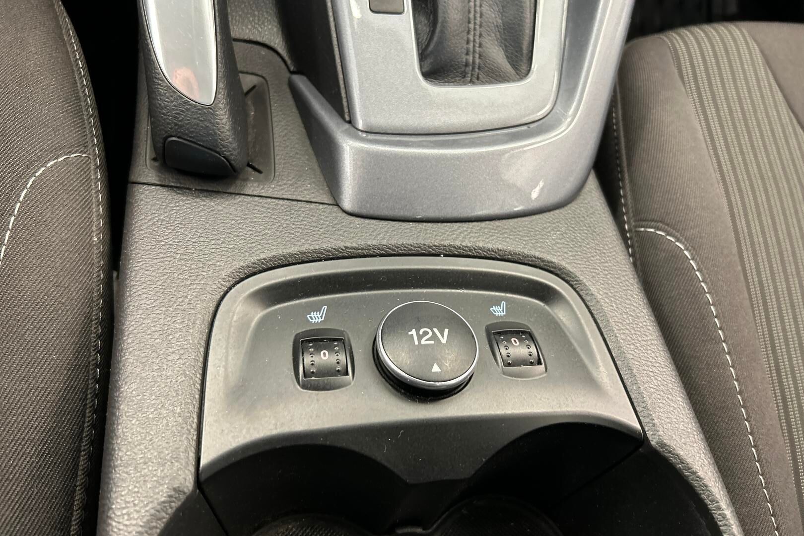 Ford Focus iso kuva 18