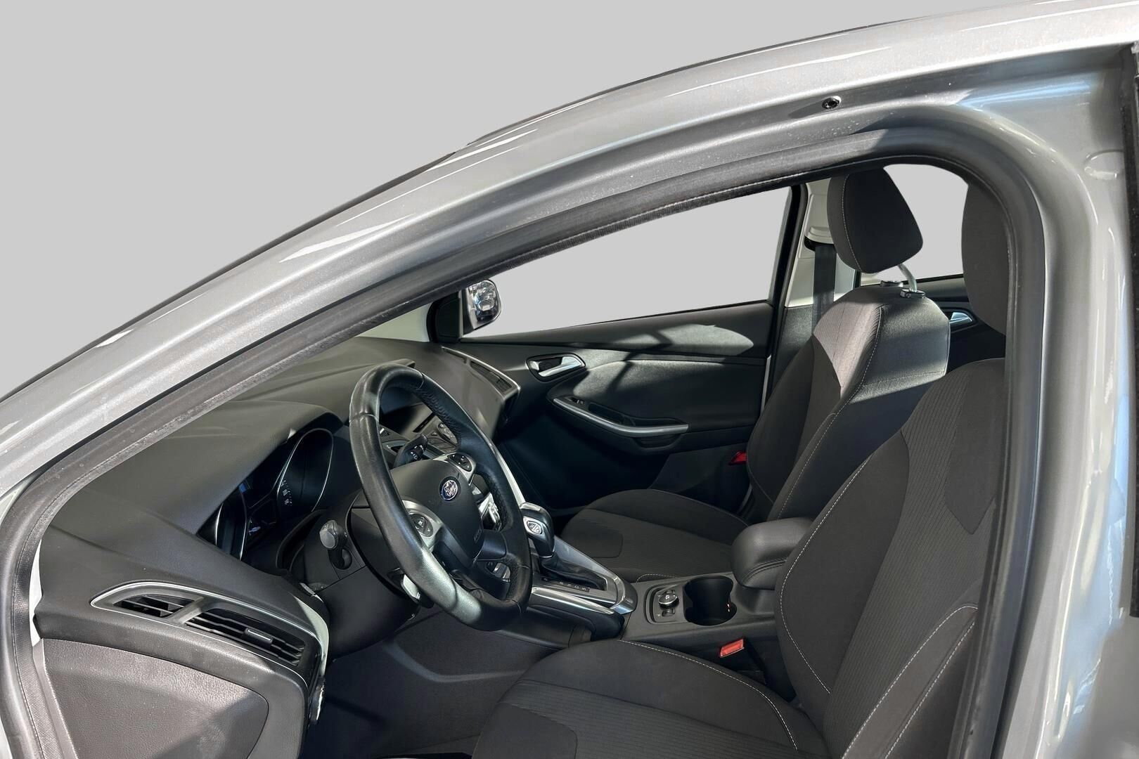 Ford Focus iso kuva 8