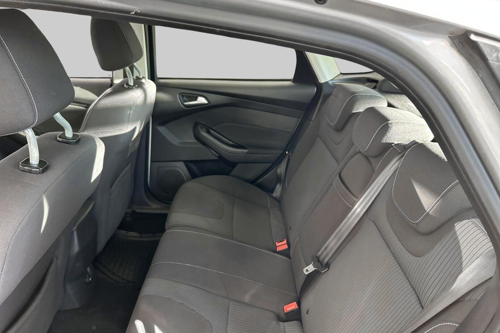 Ford Focus iso kuva 9