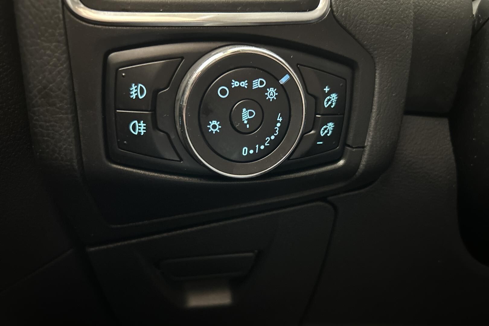 Ford Focus iso kuva 18