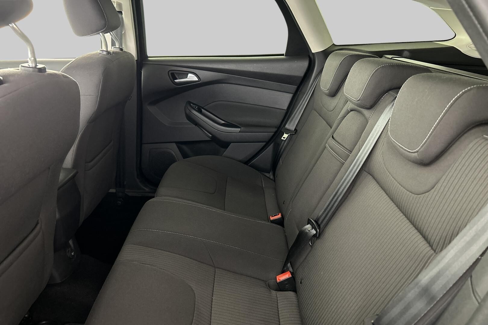Ford Focus iso kuva 9