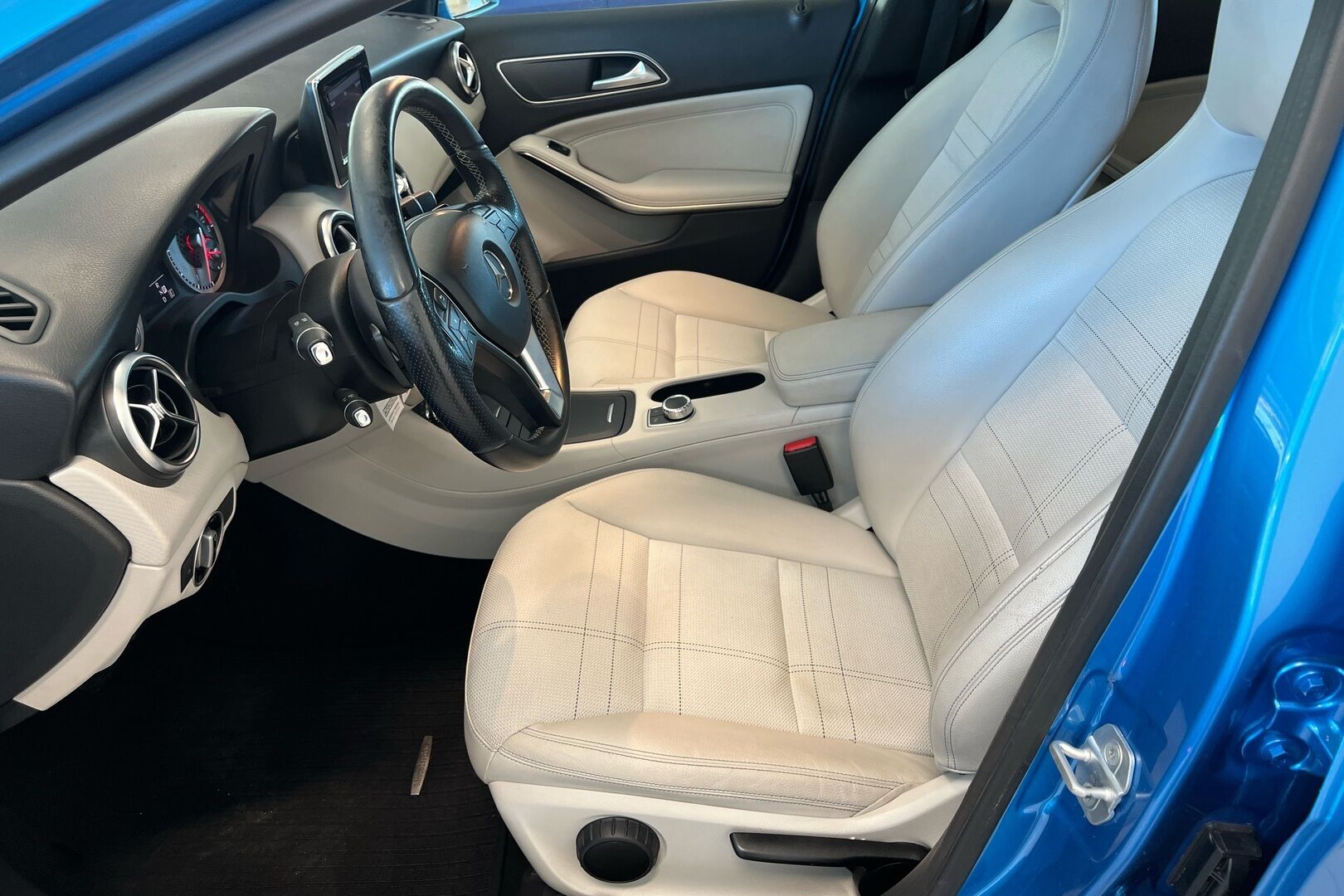 Mercedes-Benz A iso kuva 9