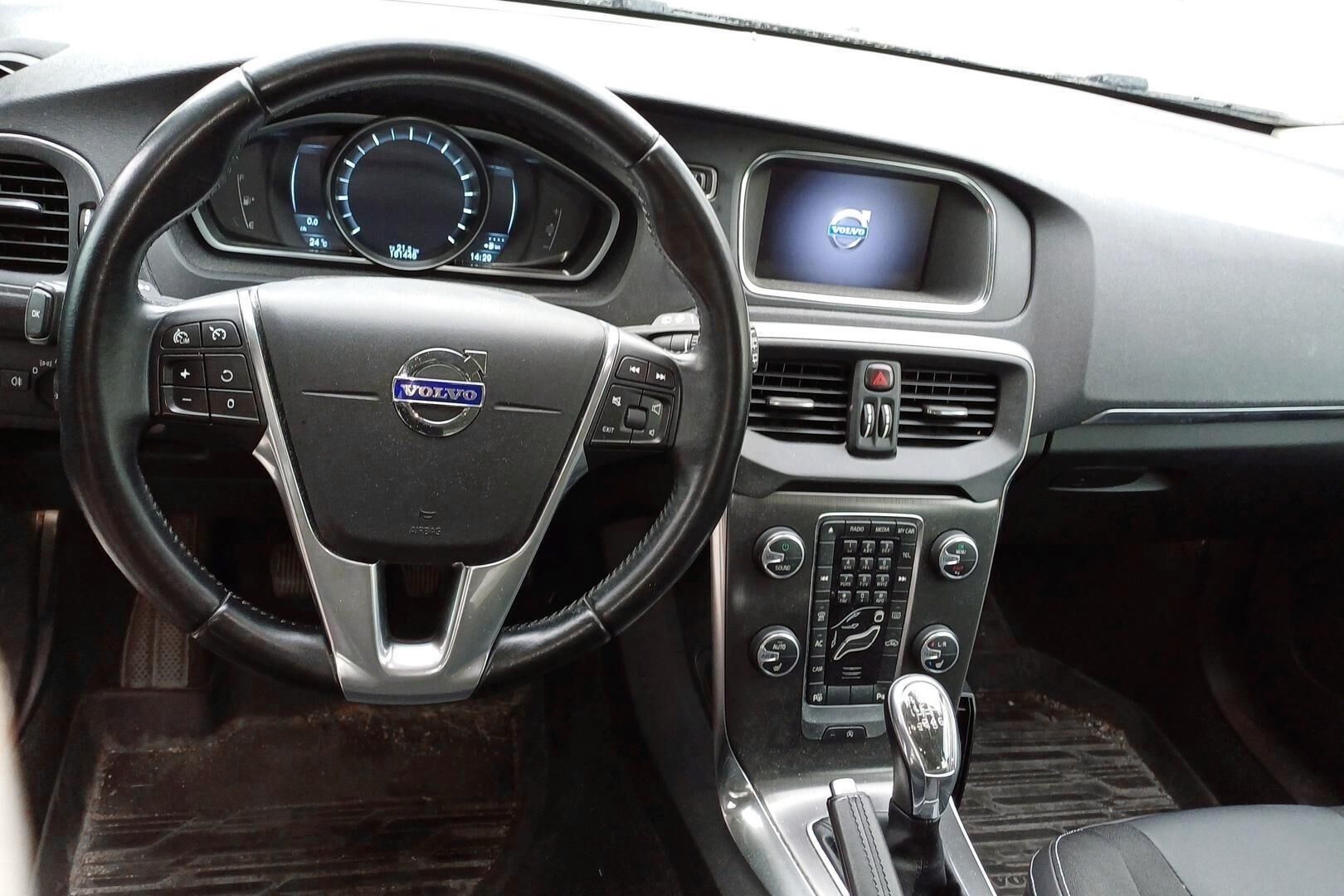 Volvo V40 iso kuva 2