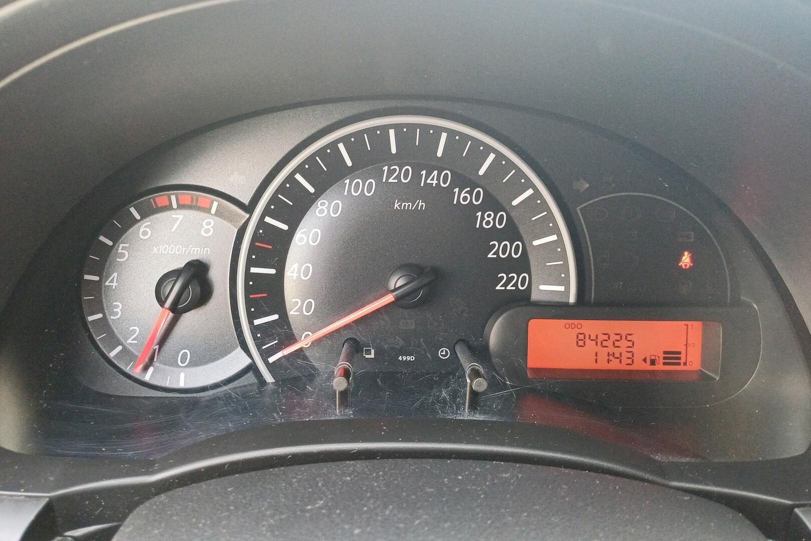 Nissan Micra iso kuva 15