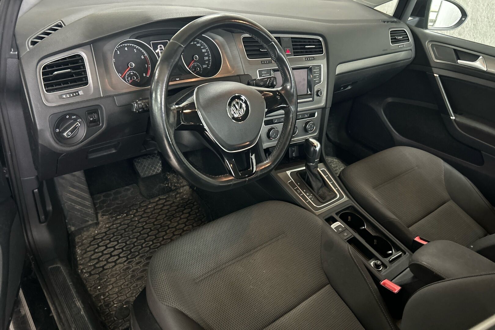 Volkswagen Golf iso kuva 1