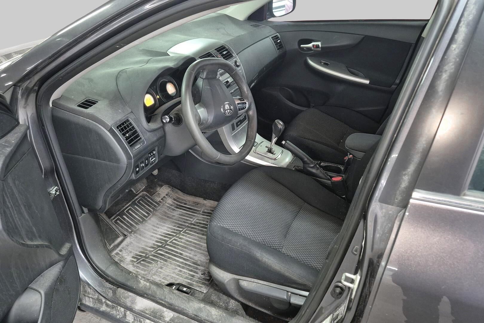 Toyota Corolla iso kuva 2