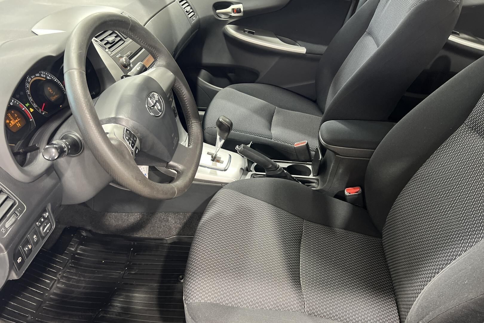 Toyota Corolla iso kuva 9