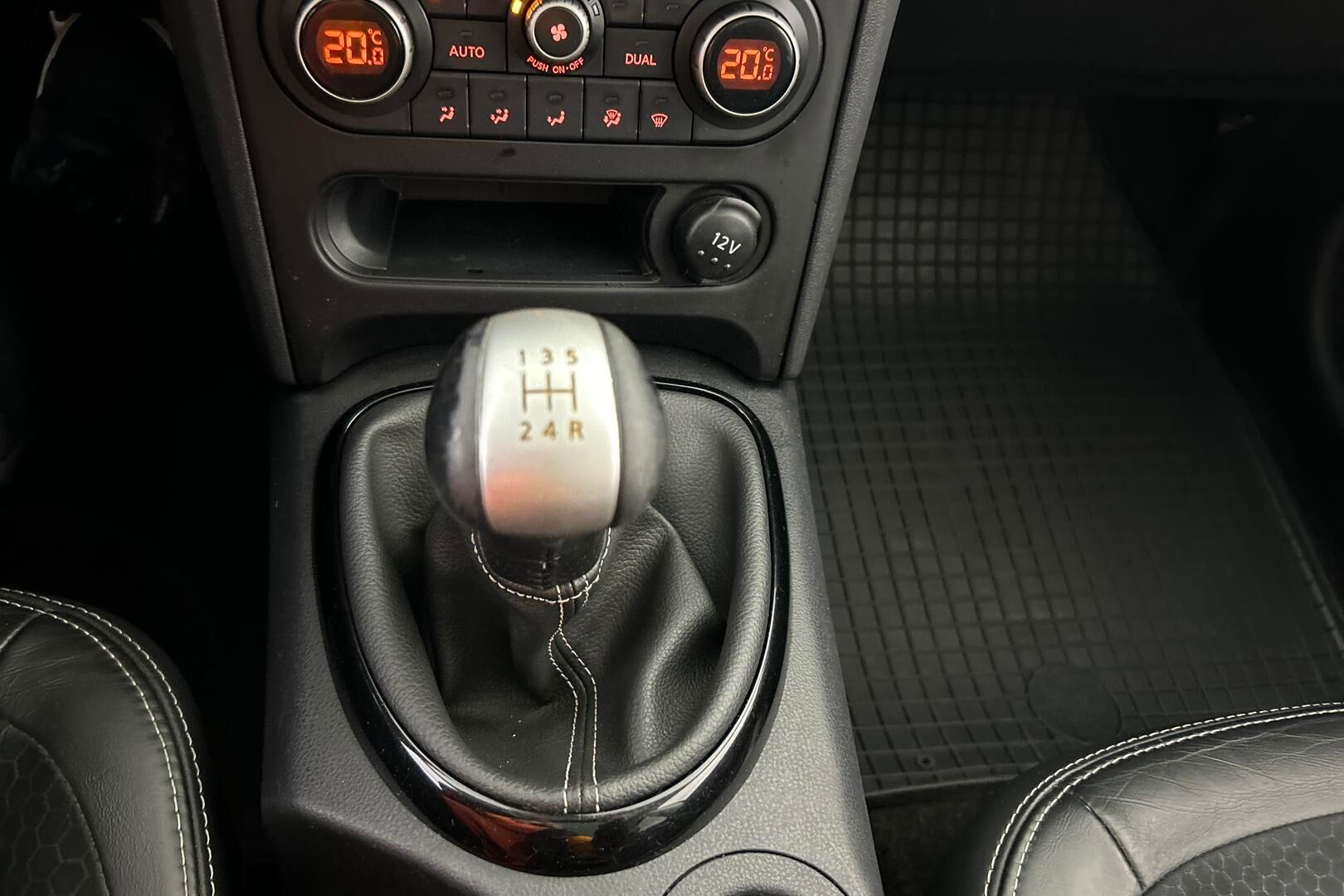 Nissan Qashqai+2 iso kuva 18