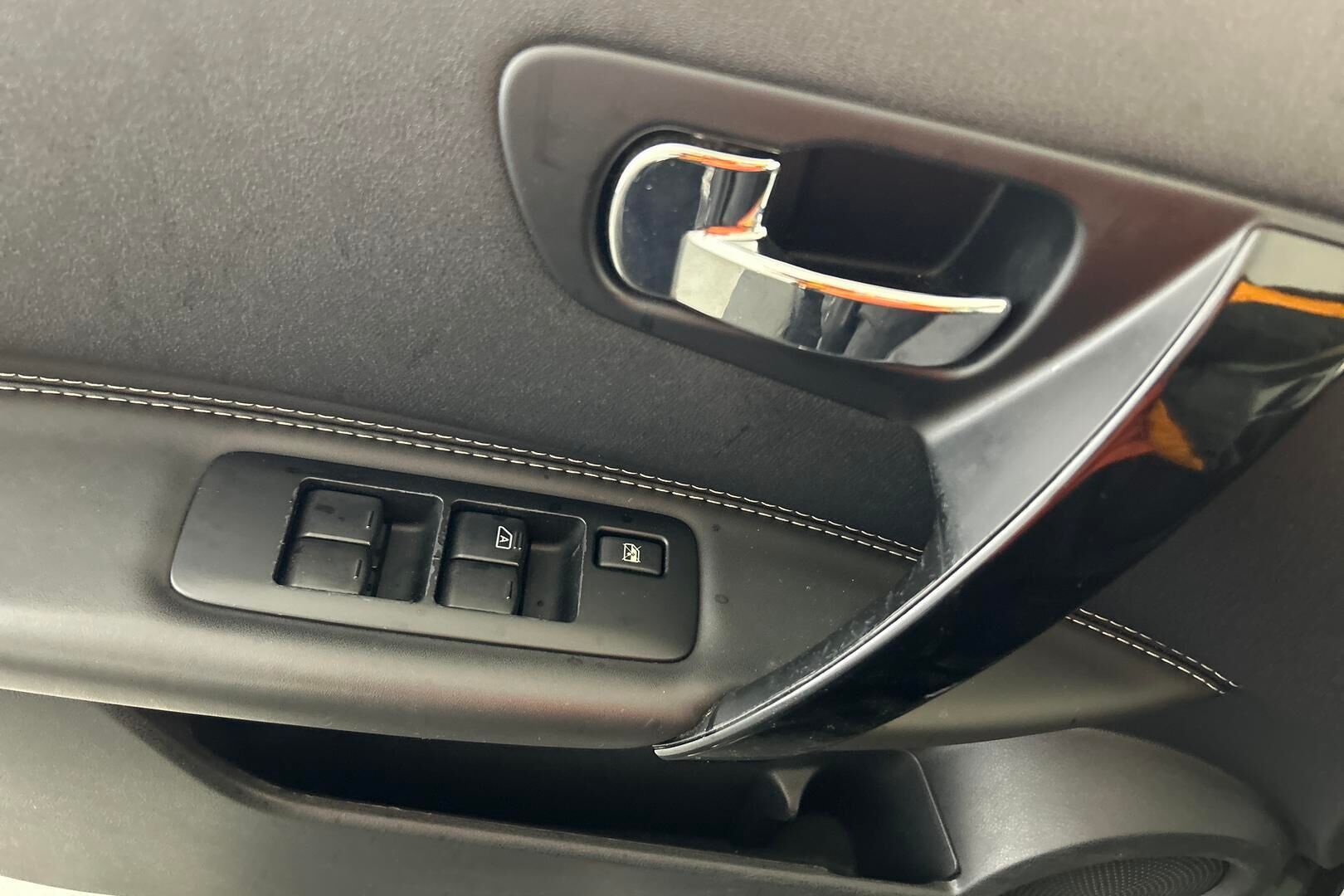 Nissan Qashqai+2 iso kuva 23