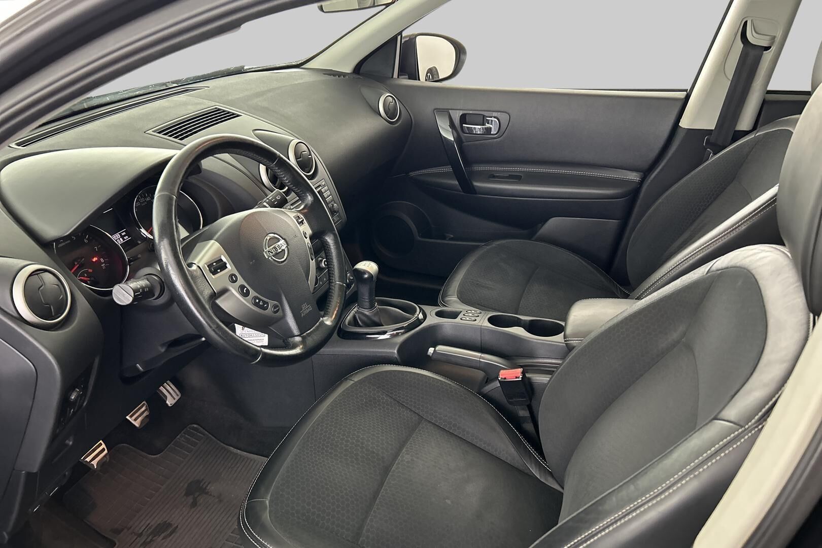 Nissan Qashqai+2 iso kuva 9