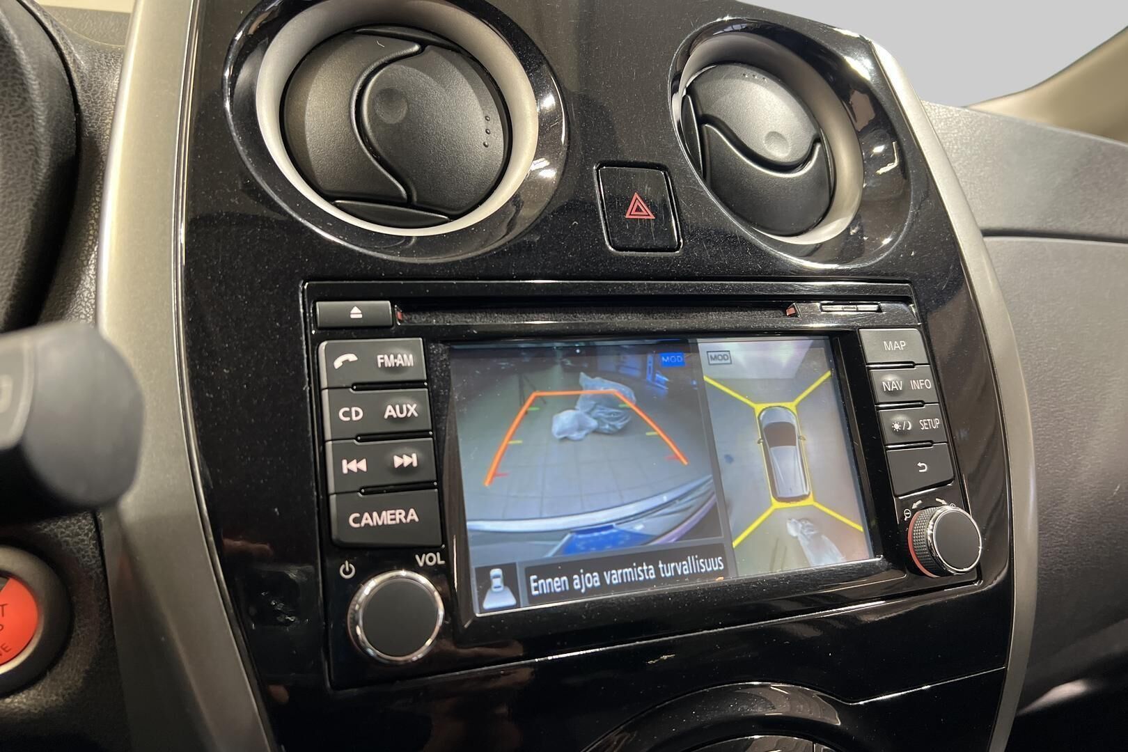 Nissan Note iso kuva 16